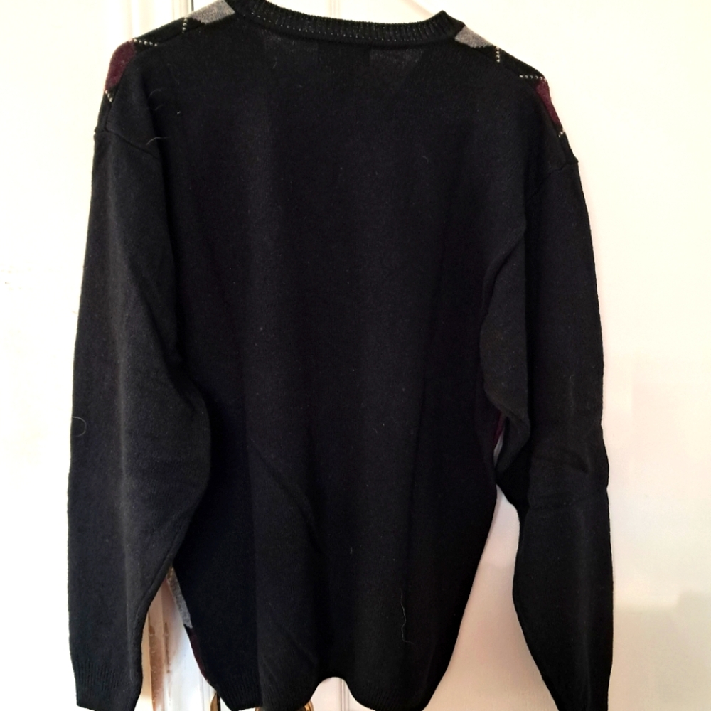 Men's Christopher Rand V-Neck Argyle Sweater